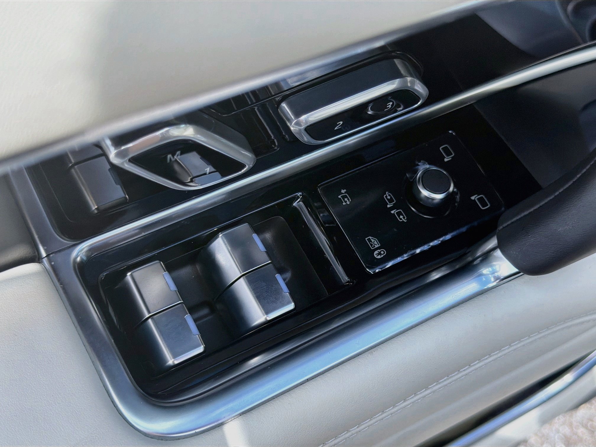 New 2026 Land Rover Range Rover Autobiography AWD/4WD image 24