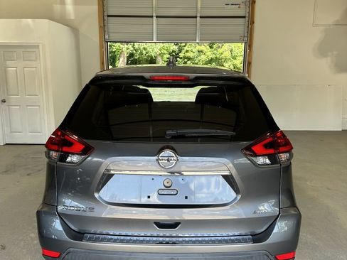 Used 2018 Nissan Rogue S AWD/4WD image 3