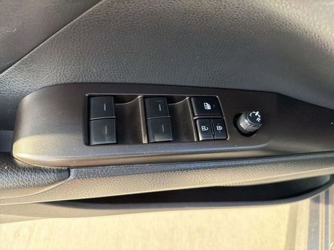 Used 2023 Toyota Camry SE image 10
