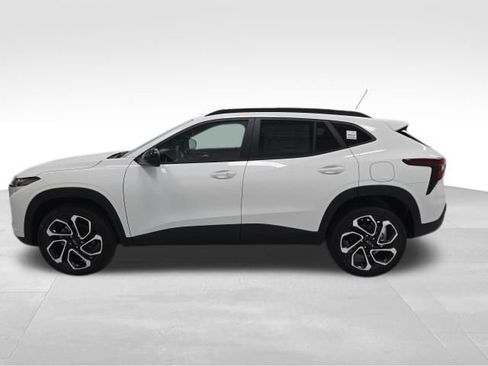 New 2026 Chevrolet Trax RS w/ Driver Confidence Package image 2