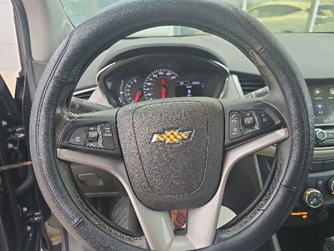 Used 2019 Chevrolet Trax LT w/ LT Convenience Package FWD image 15
