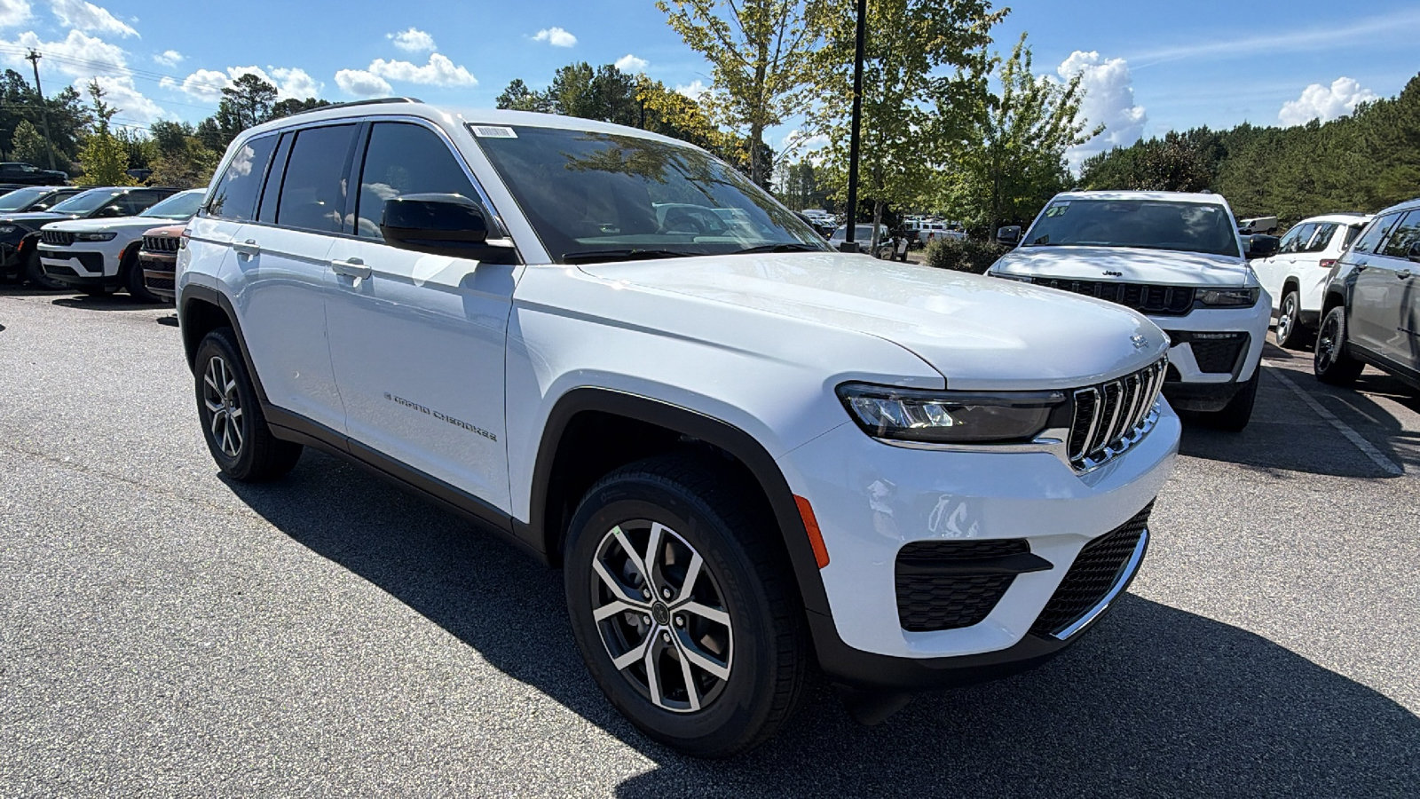 New 2027 Jeep Grand Cherokee Laredo X AWD/4WD image 5
