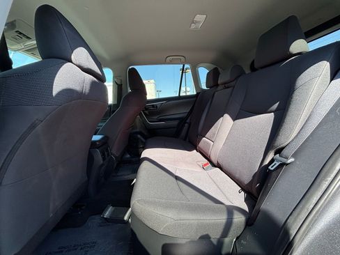 Used 2020 Toyota RAV4 LE AWD/4WD image 14