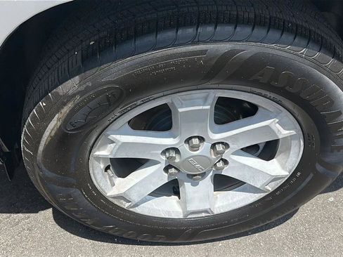 Used 2014 GMC Acadia SLE FWD image 13