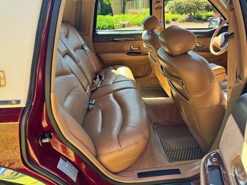 Used 1996 Lincoln Town Car Signature RWD image 13