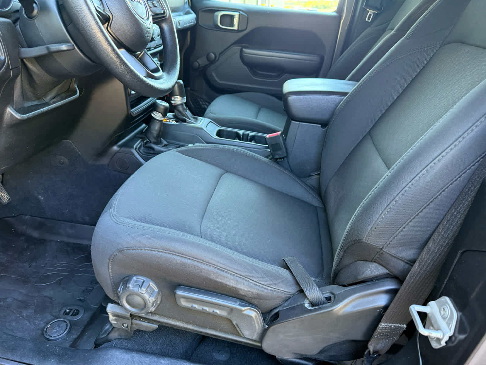 Used 2019 Jeep Wrangler Sport AWD/4WD image 4