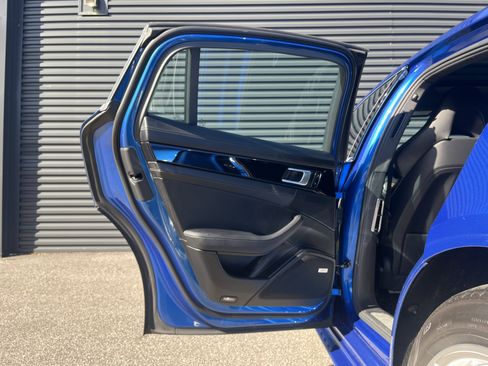 Certified 2018 Porsche Panamera 4S image 24