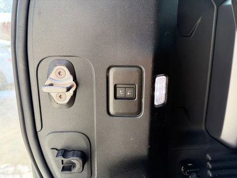 Used 2021 Land Rover Defender 110 X-Dynamic HSE image 38