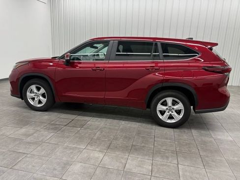 Used 2024 Toyota Highlander LE w/ Protection Package #3 (TMS) FWD image 6