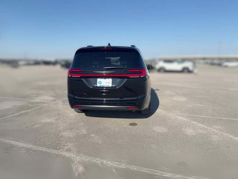 New 2026 Chrysler Pacifica Select image 10