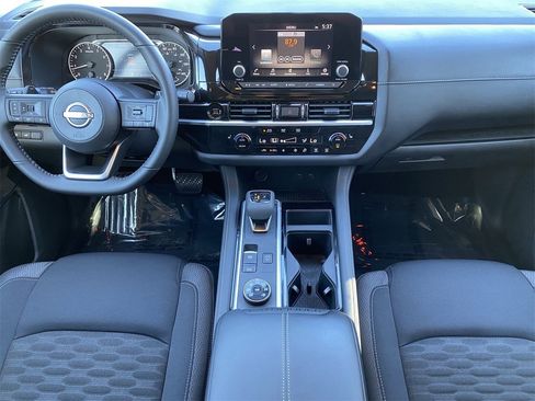 New 2025 Nissan Pathfinder SV image 18