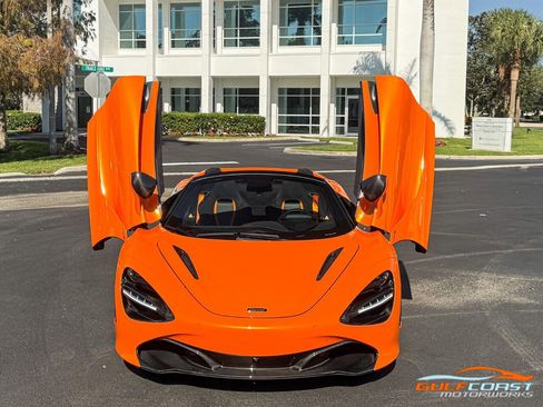 Used 2022 McLaren 720S Spider image 6