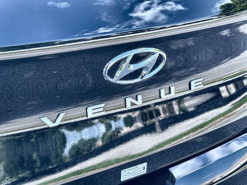 Used 2024 Hyundai Venue SEL FWD image 10