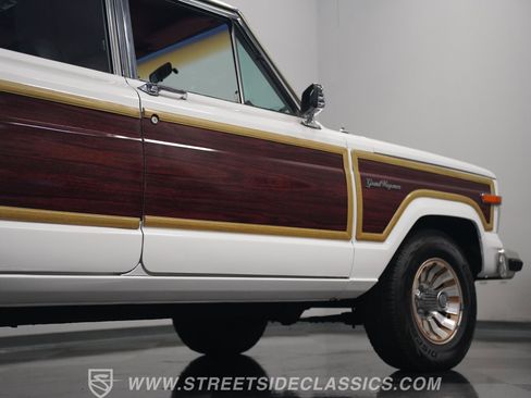 Used 1988 Jeep Grand Wagoneer image 33