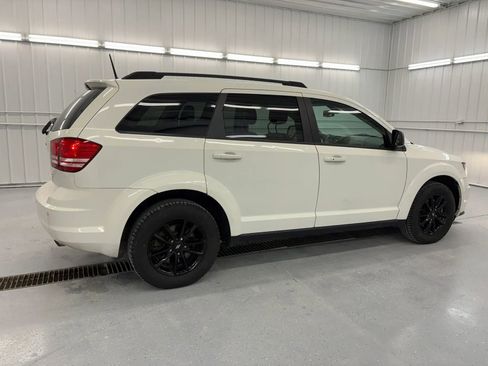 Used 2020 Dodge Journey SE w/ Blacktop Package FWD image 3