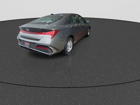 Certified 2024 Hyundai Elantra SE FWD image 8