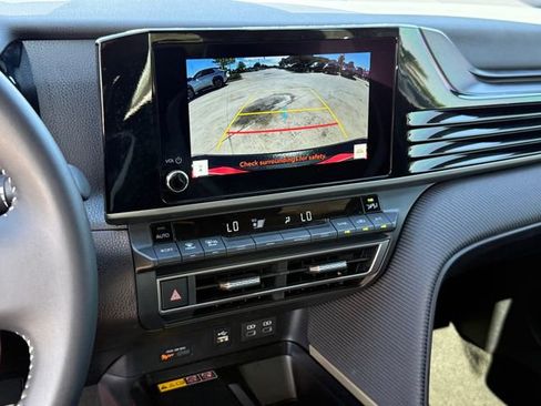 Used 2025 Toyota Camry SE image 22