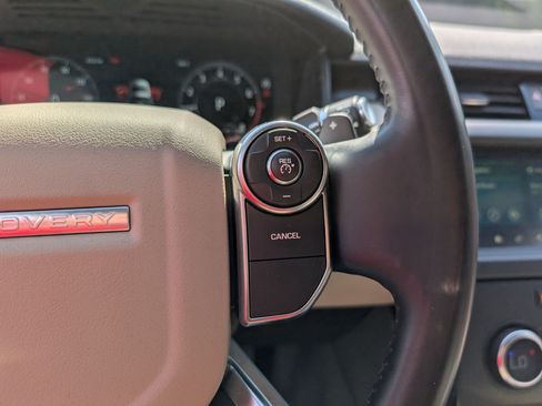 Used 2018 Land Rover Discovery SE AWD/4WD image 18