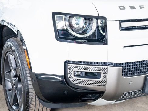 Used 2022 Land Rover Defender 90 X-Dynamic S image 18