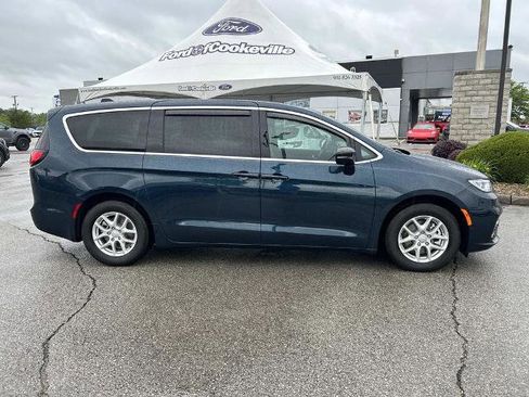 Used 2025 Chrysler Pacifica Select FWD image 3