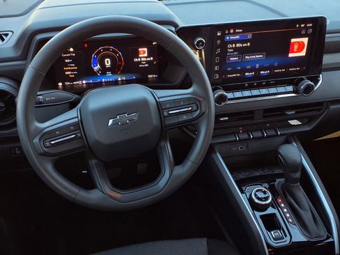 Used 2025 Chevrolet Colorado Trail Boss image 33