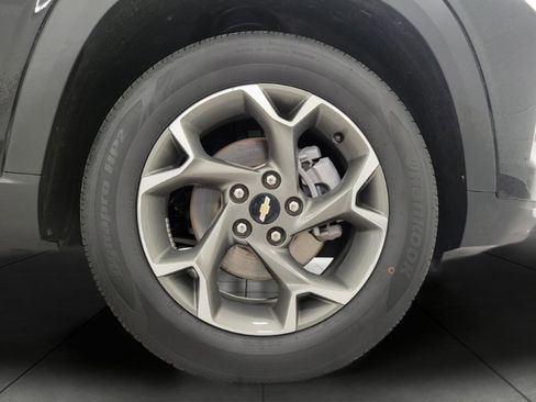 Used 2025 Chevrolet Trax LT w/ LT Convenience Package image 4