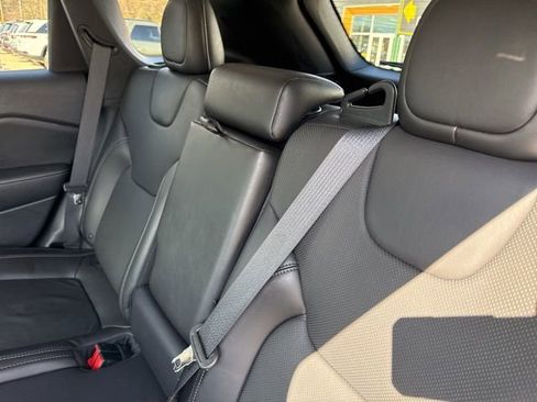 Used 2019 Jeep Cherokee Limited image 26