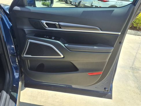 Used 2025 Kia Telluride S FWD image 25