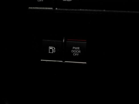 Used 2022 Toyota Sienna XSE image 29