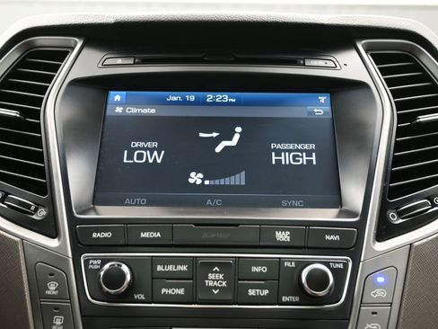 Used 2017 Hyundai Santa Fe Limited image 32