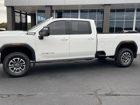 Used 2022 GMC Sierra 2500 AT4 image 2