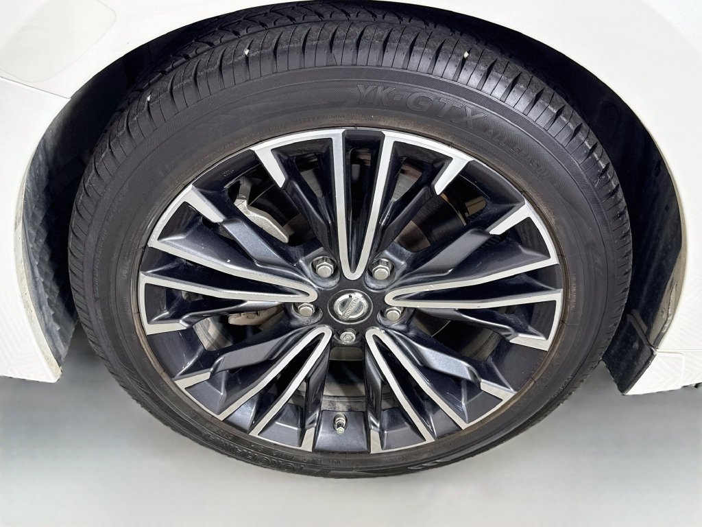 Used 2018 Nissan Maxima Platinum FWD image 32