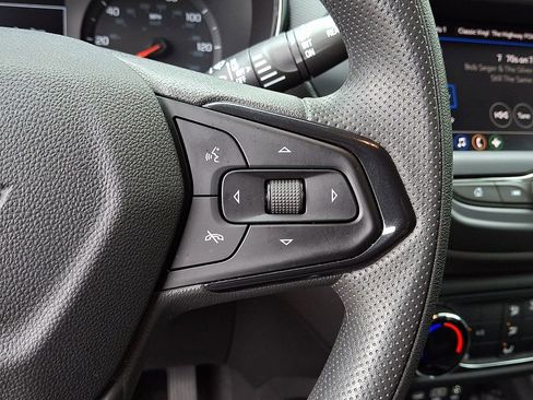 Used 2023 Chevrolet TrailBlazer LT FWD image 21
