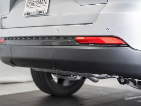 New 2025 Jeep Grand Cherokee Altitude image 8