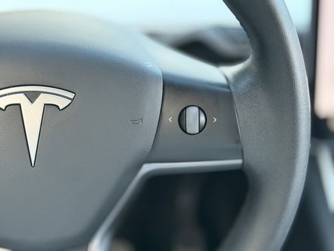 Used 2021 Tesla Model Y Long Range image 44