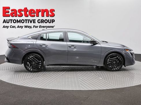 Used 2026 Nissan Sentra SR w/ Floor Mat Package FWD image 4