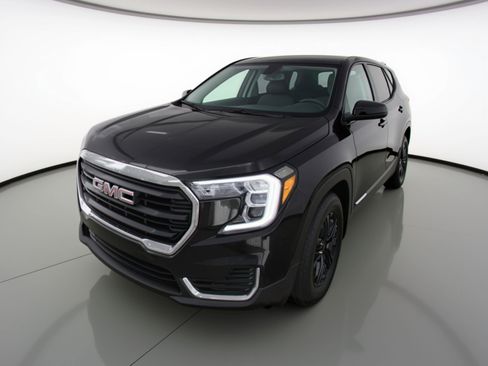 Used 2024 GMC Terrain SLE image 3