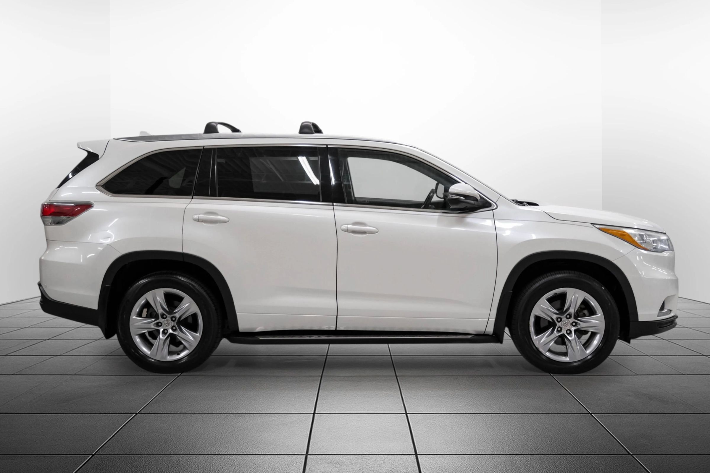 Used 2014 Toyota Highlander Limited Platinum AWD/4WD image 8