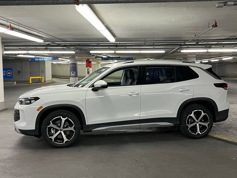 New 2026 Volkswagen Tiguan SE FWD image 32