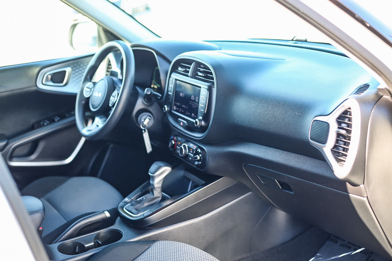 Used 2023 Kia Soul LX w/ LX Technology Package FWD image 13