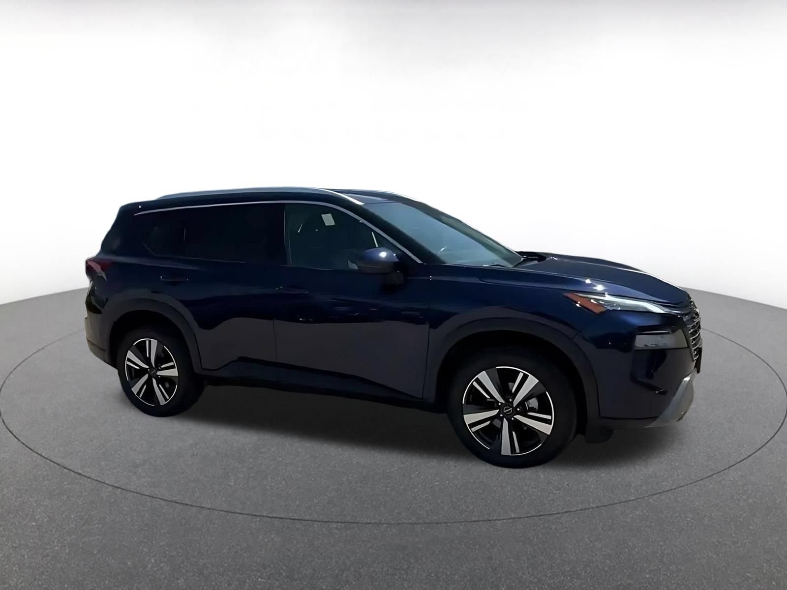 Used 2026 Nissan Rogue SL FWD image 2
