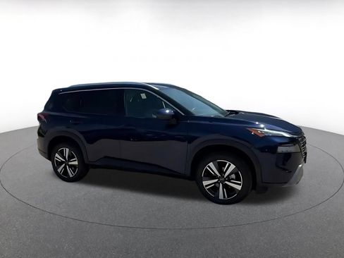 Used 2026 Nissan Rogue SL FWD image 2