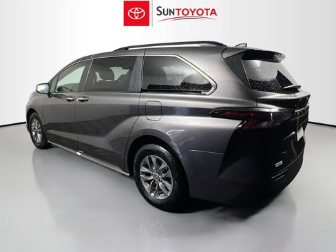 Used 2023 Toyota Sienna XLE image 6