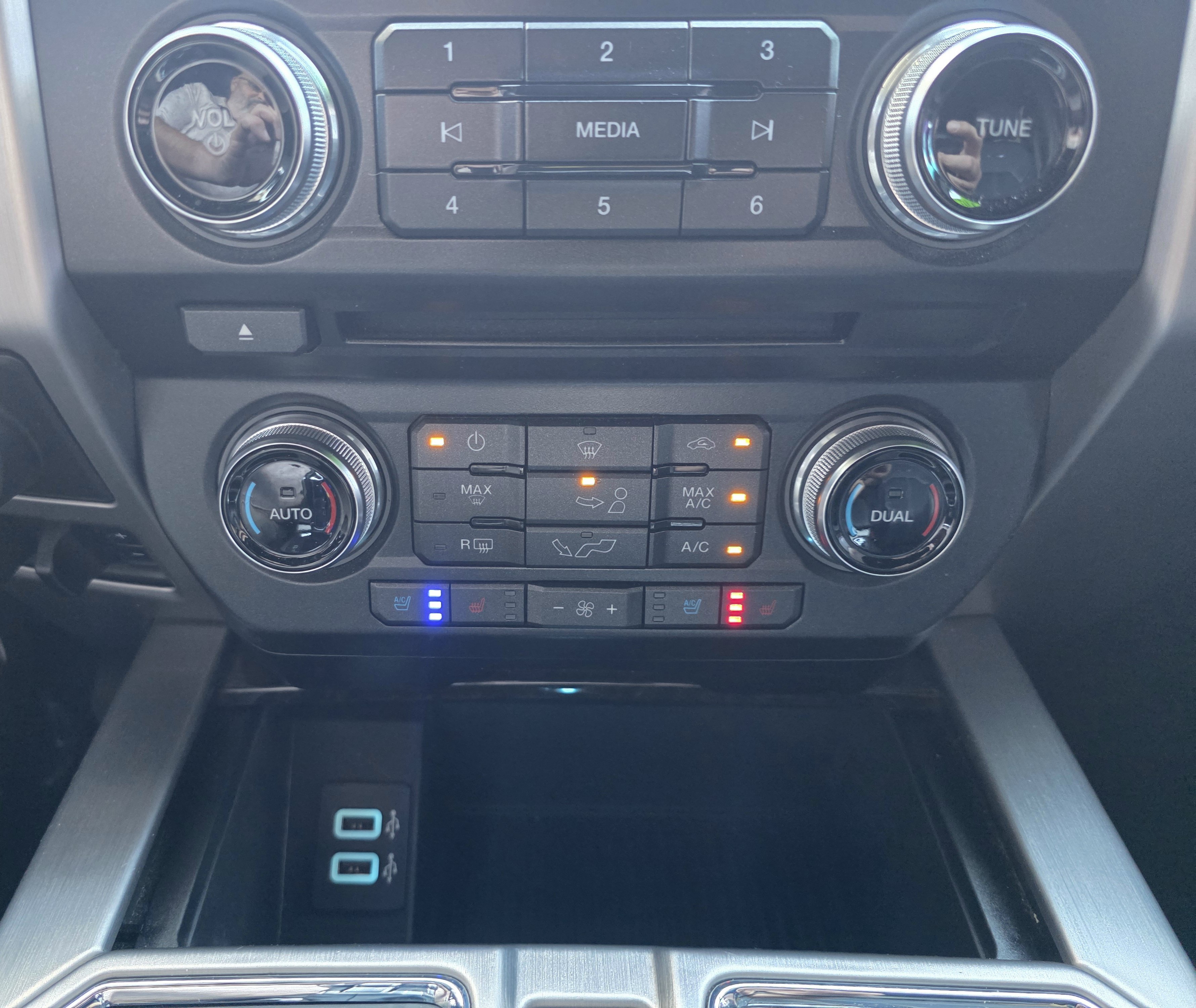 Used 2017 Ford F150 Platinum w/ Equipment Group 701A Luxury AWD/4WD image 24
