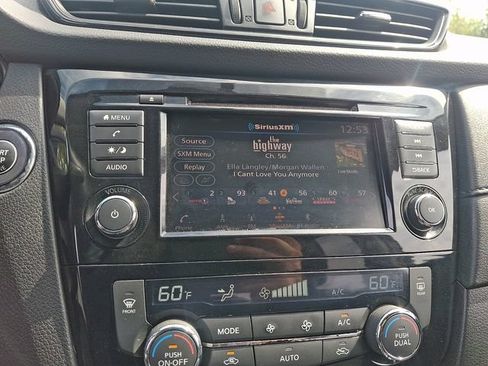 Used 2018 Nissan Rogue SV AWD/4WD image 28