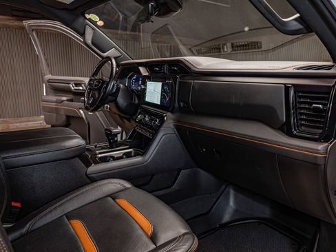 Used 2025 GMC Sierra 1500 AT4 w/ AT4 Premium Package image 17