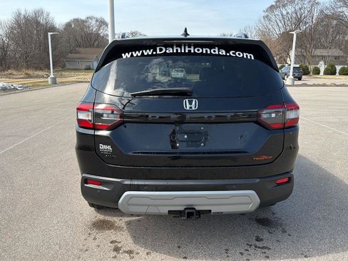 Certified 2025 Honda Pilot TrailSport image 3