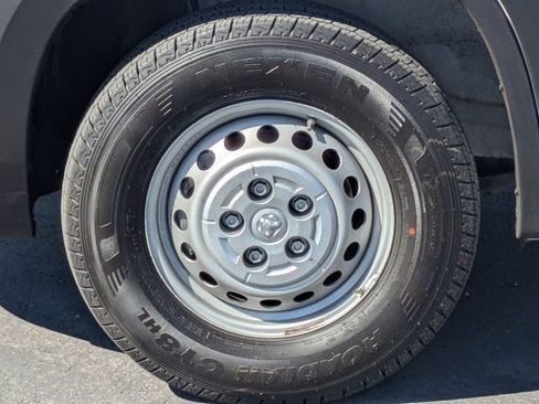 Used 2025 RAM ProMaster 2500 w/ Convenience Group image 16