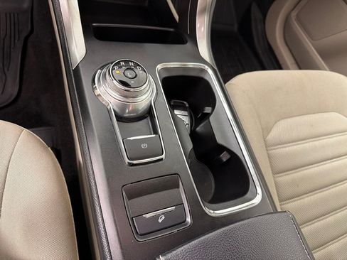 Used 2019 Ford Fusion SE FWD image 16