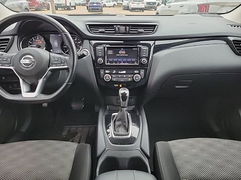 Used 2022 Nissan Rogue Sport SV image 11